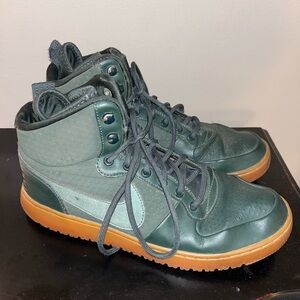 NIKE COURT BOROUGH EBERNON MID WINTER HIGH TOPS 2017 GREEN AA0547-300 8.5M $155